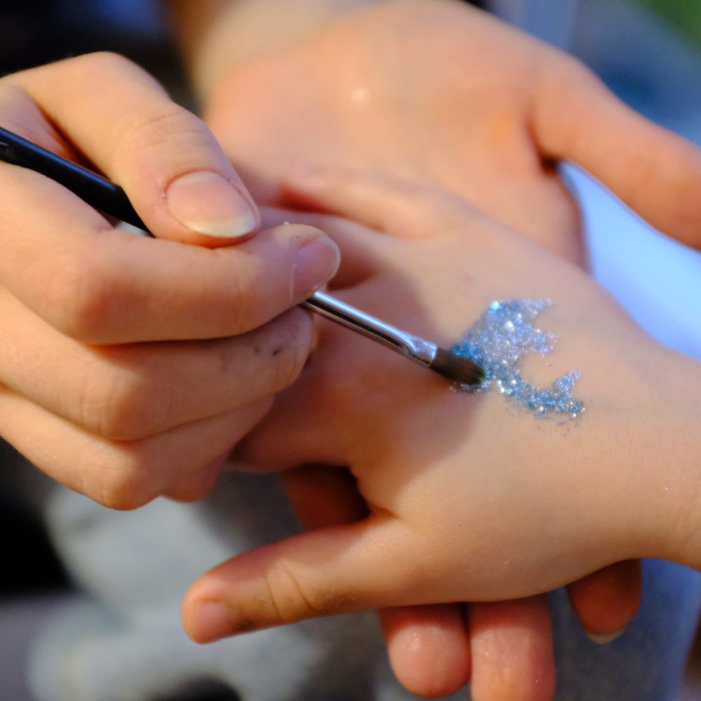 Glitzertattoos Kinderschminken mit Kim